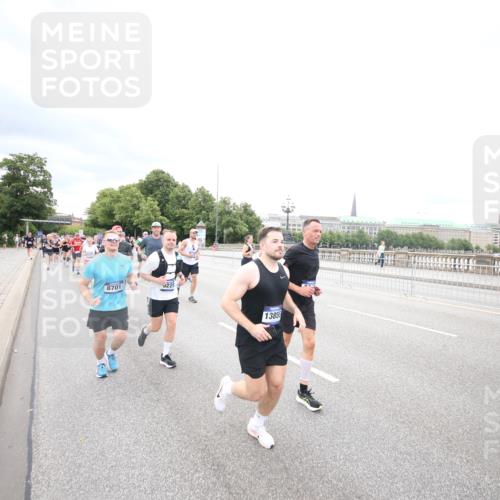 29.06.2025 - hella hamburg halbmarathon Jannik Wohlers http://msf.ph/oto/8502015 29.06.2025 10:58:14 Lombardsbrücke 1326, 1365, 1380, 1514, 1646, 2449, 2649, 3416, 3565, 3868, 4042, 4043, 4225, 4294, 5159, 5655, 5732, 6010, 6554, 6588, 6633, 6702, 6927, 7095, 7096, 7870, 7933, 7967, 8592, 8701, 8752, 9225, 9563, 9889, 9960, 9982, 10026, 11140, 12023, 12024, 12968, 12970, 13547, 13784, 13855, 14935, 15918, 15919, 16104, 16561, 16906, 16998, 17036, 17164, 17165, 17323, 17480, 17554, 17572, 17601, 17651, 17659, 17874, 18822, 19183 meine-sportfotos.de