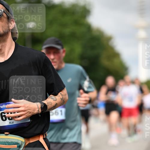 29.06.2025 - hella hamburg halbmarathon Dr. Thomas Lammeyer http://msf.ph/oto/8502023 29.06.2025 10:25:23 Kennedybrücke 1028, 1266, 1658, 2325, 2383, 2635, 2956, 2986, 3161, 3247, 3434, 3813, 4082, 4350, 5041, 5373, 5625, 5767, 6275, 6308, 7018, 7553, 7608, 7781, 8726, 8844, 9100, 9108, 9501, 9624, 10050, 10602 meine-sportfotos.de