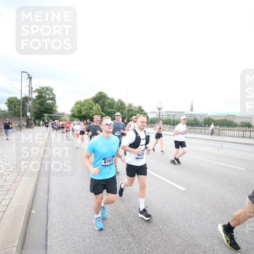 29.06.2025 - hella hamburg halbmarathon Jannik Wohlers http://msf.ph/oto/8502028 29.06.2025 10:58:15 Lombardsbrücke 1326, 1365, 1380, 1514, 1646, 2449, 2649, 3416, 3565, 4042, 4043, 4225, 4294, 5732, 6010, 6554, 6588, 6633, 6702, 6927, 7095, 7096, 7443, 7870, 7933, 7967, 8592, 8701, 8752, 9221, 9225, 9563, 9889, 9960, 9982, 10026, 11140, 12023, 12024, 12968, 12970, 13547, 13784, 13855, 14935, 15918, 15919, 16104, 16906, 16998, 17036, 17164, 17165, 17323, 17480, 17554, 17572, 17601, 17651, 17659, 17874, 18822, 19183 meine-sportfotos.de