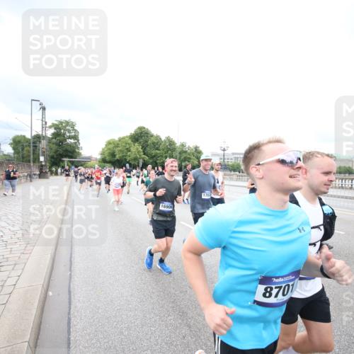 29.06.2025 - hella hamburg halbmarathon Jannik Wohlers http://msf.ph/oto/8502034 29.06.2025 10:58:15 Lombardsbrücke 1326, 1365, 1380, 1514, 1646, 2449, 2649, 3416, 3565, 4042, 4043, 4225, 4294, 5732, 6010, 6554, 6588, 6633, 6702, 6927, 7095, 7096, 7443, 7870, 7933, 7967, 8592, 8701, 8752, 9221, 9225, 9563, 9889, 9960, 9982, 10026, 11140, 12023, 12024, 12968, 12970, 13547, 13784, 13855, 14935, 15918, 15919, 16104, 16906, 16998, 17036, 17164, 17165, 17323, 17480, 17554, 17572, 17601, 17651, 17659, 17874, 18822, 19183 meine-sportfotos.de