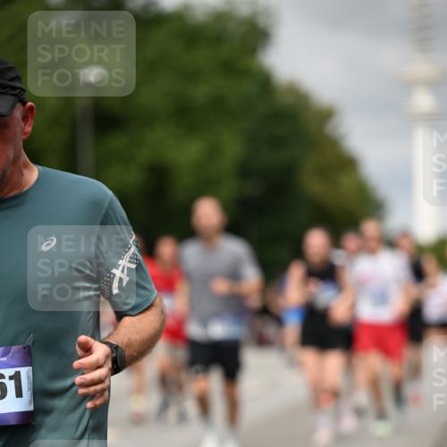 29.06.2025 - hella hamburg halbmarathon Dr. Thomas Lammeyer http://msf.ph/oto/8502043 29.06.2025 10:25:23 Kennedybrücke 1028, 1266, 1658, 2325, 2383, 2635, 2956, 2986, 3161, 3247, 3434, 3813, 4082, 4350, 5041, 5373, 5625, 5767, 6275, 6308, 7018, 7553, 7608, 7781, 8726, 8844, 9100, 9108, 9501, 9624, 10050, 10602 meine-sportfotos.de