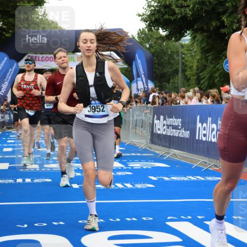 29.06.2025 - hella hamburg halbmarathon Strokosch-Dieckow http://msf.ph/oto/8502044 29.06.2025 10:52:38 Ziel 2287, 2346, 2670, 3952, 3999, 5116, 5194, 6561, 6562, 7475, 9739, 9869, 10115, 11459, 11689, 12450, 12482, 13051, 13301, 14122, 14805, 15001, 16467, 18331, 18982, 19244 meine-sportfotos.de