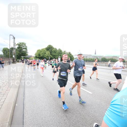 29.06.2025 - hella hamburg halbmarathon Jannik Wohlers http://msf.ph/oto/8502046 29.06.2025 10:58:15 Lombardsbrücke 1326, 1365, 1380, 1514, 1646, 2449, 2649, 3416, 3565, 4042, 4043, 4225, 4294, 5732, 6010, 6554, 6588, 6633, 6702, 6927, 7095, 7096, 7443, 7870, 7933, 7967, 8592, 8701, 8752, 9221, 9225, 9563, 9889, 9960, 9982, 10026, 11140, 12023, 12024, 12968, 12970, 13547, 13784, 13855, 14935, 15918, 15919, 16104, 16906, 16998, 17036, 17164, 17165, 17323, 17480, 17554, 17572, 17601, 17651, 17659, 17874, 18822, 19183 meine-sportfotos.de