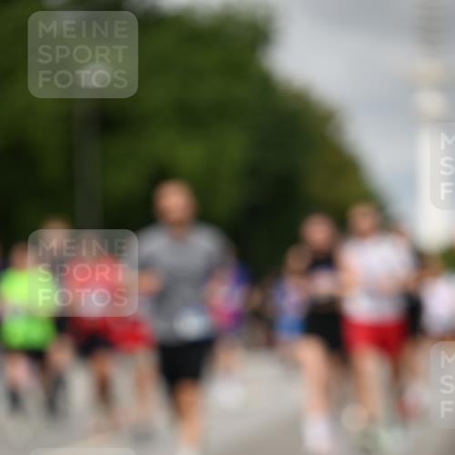 29.06.2025 - hella hamburg halbmarathon Dr. Thomas Lammeyer http://msf.ph/oto/8502064 29.06.2025 10:25:24 Kennedybrücke 1028, 1266, 1658, 2325, 2383, 2635, 2956, 2986, 3247, 3434, 3813, 4082, 4350, 4786, 5041, 5373, 5395, 5625, 5767, 6275, 6308, 7018, 7553, 7608, 7781, 8095, 8726, 8844, 9100, 9108, 9501, 9624, 10050, 10602 meine-sportfotos.de