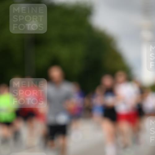 29.06.2025 - hella hamburg halbmarathon Dr. Thomas Lammeyer http://msf.ph/oto/8502066 29.06.2025 10:25:24 Kennedybrücke 1028, 1266, 1658, 2325, 2383, 2635, 2956, 2986, 3247, 3434, 3813, 4082, 4350, 4786, 5041, 5373, 5395, 5625, 5767, 6275, 6308, 7018, 7553, 7608, 7781, 8095, 8726, 8844, 9100, 9108, 9501, 9624, 10050, 10602 meine-sportfotos.de
