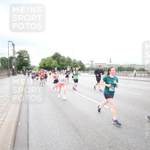 29.06.2025 - hella hamburg halbmarathon Jannik Wohlers http://msf.ph/oto/8502094 29.06.2025 10:58:17 Lombardsbrücke 1326, 1365, 1380, 1514, 1646, 2449, 2649, 2929, 3416, 3565, 4042, 4043, 4225, 4294, 5732, 6010, 6330, 6341, 6554, 6588, 6633, 6702, 6927, 7095, 7096, 7443, 7870, 7933, 7967, 8592, 8701, 8752, 9221, 9225, 9563, 9889, 9960, 9982, 10026, 11140, 12474, 12968, 12970, 13274, 13527, 13547, 13784, 13855, 14935, 15918, 15919, 16104, 16906, 16998, 17036, 17164, 17165, 17323, 17480, 17554, 17572, 17601, 17651, 17659, 17874, 19183 meine-sportfotos.de