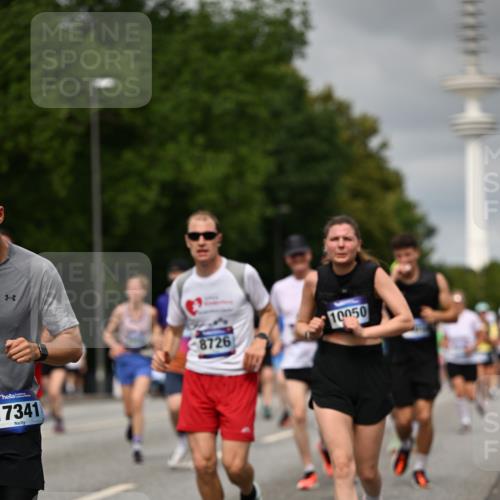 29.06.2025 - hella hamburg halbmarathon Dr. Thomas Lammeyer http://msf.ph/oto/8502107 29.06.2025 10:25:26 Kennedybrücke 1028, 1266, 1658, 2325, 2383, 2635, 2956, 2986, 3247, 3434, 3813, 4082, 4350, 4786, 5041, 5061, 5373, 5395, 5625, 5767, 6275, 6308, 7018, 7522, 7553, 7608, 7781, 8095, 8726, 8844, 9100, 9108, 9501, 9624, 10050, 10602, 10874 meine-sportfotos.de