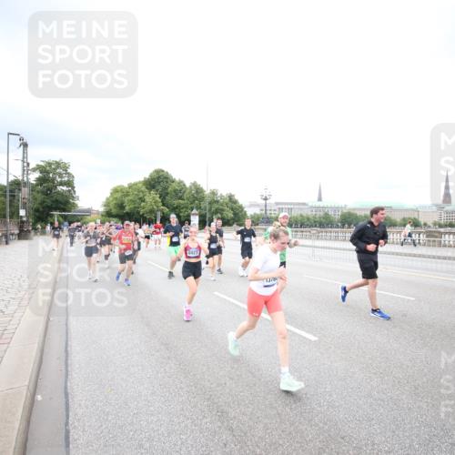 29.06.2025 - hella hamburg halbmarathon Jannik Wohlers http://msf.ph/oto/8502109 29.06.2025 10:58:17 Lombardsbrücke 1326, 1365, 1380, 1514, 1646, 2449, 2649, 2929, 3416, 3565, 4042, 4043, 4225, 4294, 5732, 6010, 6330, 6341, 6554, 6588, 6633, 6702, 6927, 7095, 7096, 7443, 7870, 7933, 7967, 8592, 8701, 8752, 9221, 9225, 9563, 9889, 9960, 9982, 10026, 11140, 12474, 12968, 12970, 13274, 13527, 13547, 13784, 13855, 14935, 15918, 15919, 16104, 16906, 16998, 17036, 17164, 17165, 17323, 17480, 17554, 17572, 17601, 17651, 17659, 17874, 19183 meine-sportfotos.de