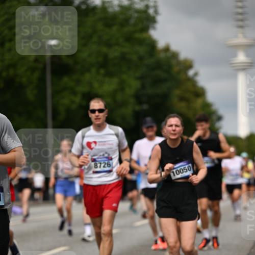 29.06.2025 - hella hamburg halbmarathon Dr. Thomas Lammeyer http://msf.ph/oto/8502111 29.06.2025 10:25:26 Kennedybrücke 1028, 1266, 1658, 2325, 2383, 2635, 2956, 2986, 3247, 3434, 3813, 4082, 4350, 4786, 5041, 5061, 5373, 5395, 5625, 5767, 6275, 6308, 7018, 7522, 7553, 7608, 7781, 8095, 8726, 8844, 9100, 9108, 9501, 9624, 10050, 10602, 10874 meine-sportfotos.de