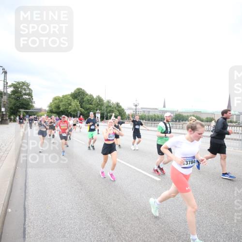 29.06.2025 - hella hamburg halbmarathon Jannik Wohlers http://msf.ph/oto/8502120 29.06.2025 10:58:18 Lombardsbrücke 1326, 1365, 1380, 1514, 1646, 2449, 2649, 2929, 3416, 3565, 4042, 4043, 4225, 4294, 5732, 6010, 6330, 6341, 6554, 6588, 6633, 6638, 6702, 6927, 7095, 7096, 7443, 7870, 7933, 7957, 7967, 8489, 8592, 8701, 8752, 9221, 9225, 9563, 9889, 9960, 9982, 10026, 11140, 12474, 12970, 13274, 13527, 13547, 13784, 13855, 15918, 15919, 16104, 16906, 16998, 17036, 17164, 17165, 17323, 17480, 17554, 17572, 17601, 17651, 17659, 17874 meine-sportfotos.de