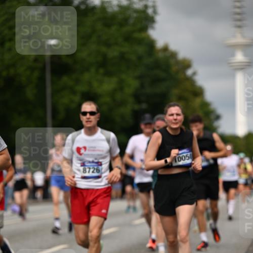29.06.2025 - hella hamburg halbmarathon Dr. Thomas Lammeyer http://msf.ph/oto/8502121 29.06.2025 10:25:26 Kennedybrücke 1028, 1266, 1658, 2325, 2383, 2635, 2956, 2986, 3247, 3434, 3813, 4082, 4350, 4786, 5041, 5061, 5373, 5395, 5625, 5767, 6275, 6308, 7018, 7522, 7553, 7608, 7781, 8095, 8726, 8844, 9100, 9108, 9501, 9624, 10050, 10602, 10874 meine-sportfotos.de