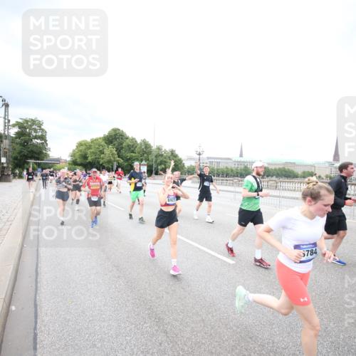29.06.2025 - hella hamburg halbmarathon Jannik Wohlers http://msf.ph/oto/8502125 29.06.2025 10:58:18 Lombardsbrücke 1326, 1365, 1380, 1514, 1646, 2449, 2649, 2929, 3416, 3565, 4042, 4043, 4225, 4294, 5732, 6010, 6330, 6341, 6554, 6588, 6633, 6638, 6702, 6927, 7095, 7096, 7443, 7870, 7933, 7957, 7967, 8489, 8592, 8701, 8752, 9221, 9225, 9563, 9889, 9960, 9982, 10026, 11140, 12474, 12970, 13274, 13527, 13547, 13784, 13855, 15918, 15919, 16104, 16906, 16998, 17036, 17164, 17165, 17323, 17480, 17554, 17572, 17601, 17651, 17659, 17874 meine-sportfotos.de