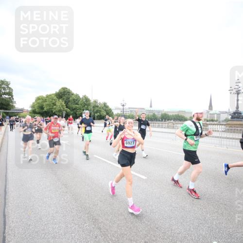 29.06.2025 - hella hamburg halbmarathon Jannik Wohlers http://msf.ph/oto/8502145 29.06.2025 10:58:18 Lombardsbrücke 1326, 1365, 1380, 1514, 1646, 2449, 2649, 2929, 3416, 3565, 4042, 4043, 4225, 4294, 5732, 6010, 6330, 6341, 6554, 6588, 6633, 6638, 6702, 6927, 7095, 7096, 7443, 7870, 7933, 7957, 7967, 8489, 8592, 8701, 8752, 9221, 9225, 9563, 9889, 9960, 9982, 10026, 11140, 12474, 12970, 13274, 13527, 13547, 13784, 13855, 15918, 15919, 16104, 16906, 16998, 17036, 17164, 17165, 17323, 17480, 17554, 17572, 17601, 17651, 17659, 17874 meine-sportfotos.de