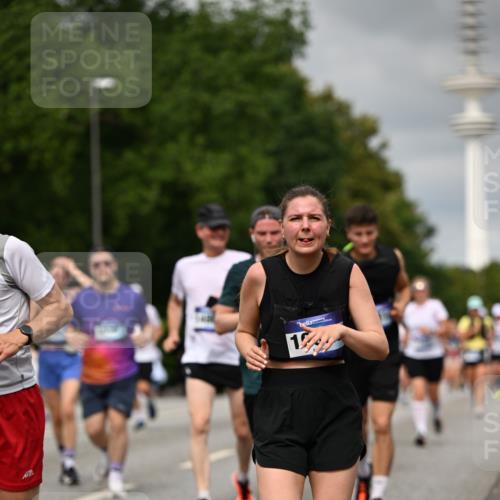 29.06.2025 - hella hamburg halbmarathon Dr. Thomas Lammeyer http://msf.ph/oto/8502150 29.06.2025 10:25:27 Kennedybrücke 1028, 1266, 1658, 2325, 2383, 2635, 2956, 3122, 3247, 3434, 3813, 4082, 4350, 4786, 5041, 5061, 5373, 5395, 5625, 5767, 6275, 6308, 7018, 7522, 7553, 7608, 7781, 8095, 8726, 8844, 9100, 9108, 9501, 9624, 10050, 10602, 10874 meine-sportfotos.de
