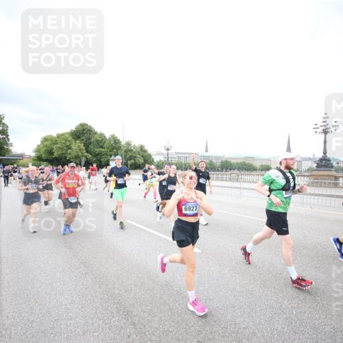 29.06.2025 - hella hamburg halbmarathon Jannik Wohlers http://msf.ph/oto/8502151 29.06.2025 10:58:18 Lombardsbrücke 1326, 1365, 1380, 1514, 1646, 2449, 2649, 2929, 3416, 3565, 4042, 4043, 4225, 4294, 5732, 6010, 6330, 6341, 6554, 6588, 6633, 6638, 6702, 6927, 7095, 7096, 7443, 7870, 7933, 7957, 7967, 8489, 8592, 8701, 8752, 9221, 9225, 9563, 9889, 9960, 9982, 10026, 11140, 12474, 12970, 13274, 13527, 13547, 13784, 13855, 15918, 15919, 16104, 16906, 16998, 17036, 17164, 17165, 17323, 17480, 17554, 17572, 17601, 17651, 17659, 17874 meine-sportfotos.de