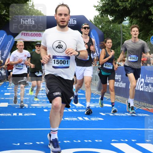 29.06.2025 - hella hamburg halbmarathon Strokosch-Dieckow http://msf.ph/oto/8502153 29.06.2025 10:52:34 Ziel 2346, 2670, 3715, 3952, 5116, 6561, 6562, 7178, 7232, 7475, 9145, 9739, 9869, 10115, 11459, 11689, 11791, 12450, 13051, 13301, 14122, 14561, 15001, 15980, 18982 meine-sportfotos.de