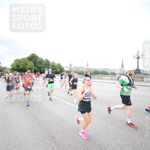 29.06.2025 - hella hamburg halbmarathon Jannik Wohlers http://msf.ph/oto/8502158 29.06.2025 10:58:18 Lombardsbrücke 1326, 1365, 1380, 1514, 1646, 2449, 2649, 2929, 3416, 3565, 4042, 4043, 4225, 4294, 5732, 6010, 6330, 6341, 6554, 6588, 6633, 6638, 6702, 6927, 7095, 7096, 7443, 7870, 7933, 7957, 7967, 8489, 8592, 8701, 8752, 9221, 9225, 9563, 9889, 9960, 9982, 10026, 11140, 12474, 12970, 13274, 13527, 13547, 13784, 13855, 15918, 15919, 16104, 16906, 16998, 17036, 17164, 17165, 17323, 17480, 17554, 17572, 17601, 17651, 17659, 17874 meine-sportfotos.de