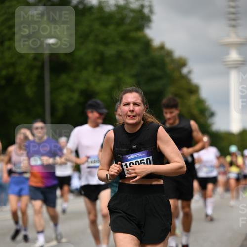 29.06.2025 - hella hamburg halbmarathon Dr. Thomas Lammeyer http://msf.ph/oto/8502161 29.06.2025 10:25:27 Kennedybrücke 1028, 1266, 1658, 2325, 2383, 2635, 2956, 3122, 3247, 3434, 3813, 4082, 4350, 4786, 5041, 5061, 5373, 5395, 5625, 5767, 6275, 6308, 7018, 7522, 7553, 7608, 7781, 8095, 8726, 8844, 9100, 9108, 9501, 9624, 10050, 10602, 10874 meine-sportfotos.de