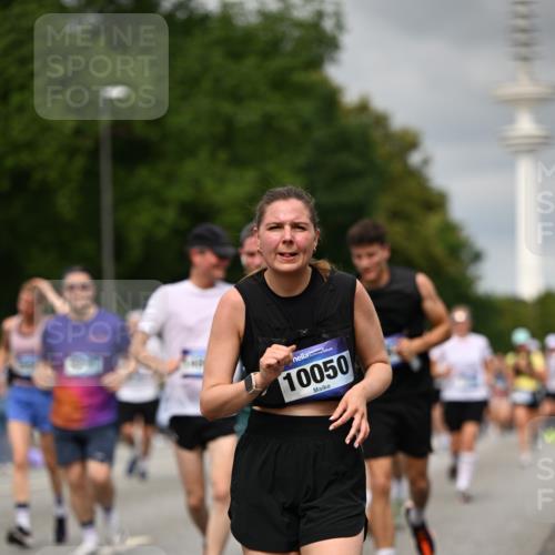 29.06.2025 - hella hamburg halbmarathon Dr. Thomas Lammeyer http://msf.ph/oto/8502164 29.06.2025 10:25:27 Kennedybrücke 1028, 1266, 1658, 2325, 2383, 2635, 2956, 3122, 3247, 3434, 3813, 4082, 4350, 4786, 5041, 5061, 5373, 5395, 5625, 5767, 6275, 6308, 7018, 7522, 7553, 7608, 7781, 8095, 8726, 8844, 9100, 9108, 9501, 9624, 10050, 10602, 10874 meine-sportfotos.de