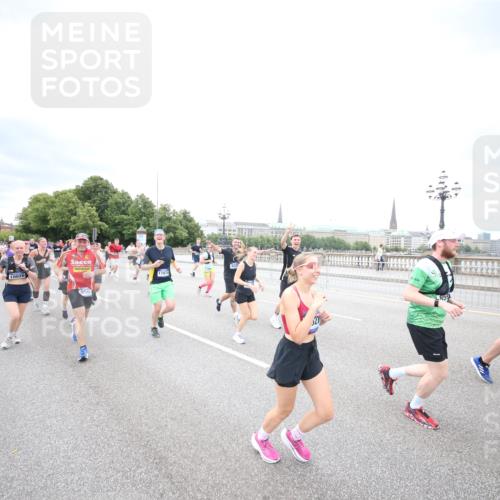 29.06.2025 - hella hamburg halbmarathon Jannik Wohlers http://msf.ph/oto/8502165 29.06.2025 10:58:18 Lombardsbrücke 1326, 1365, 1380, 1514, 1646, 2449, 2649, 2929, 3416, 3565, 4042, 4043, 4225, 4294, 5732, 6010, 6330, 6341, 6554, 6588, 6633, 6638, 6702, 6927, 7095, 7096, 7443, 7870, 7933, 7957, 7967, 8489, 8592, 8701, 8752, 9221, 9225, 9563, 9889, 9960, 9982, 10026, 11140, 12474, 12970, 13274, 13527, 13547, 13784, 13855, 15918, 15919, 16104, 16906, 16998, 17036, 17164, 17165, 17323, 17480, 17554, 17572, 17601, 17651, 17659, 17874 meine-sportfotos.de