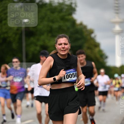29.06.2025 - hella hamburg halbmarathon Dr. Thomas Lammeyer http://msf.ph/oto/8502168 29.06.2025 10:25:27 Kennedybrücke 1028, 1266, 1658, 2325, 2383, 2635, 2956, 3122, 3247, 3434, 3813, 4082, 4350, 4786, 5041, 5061, 5373, 5395, 5625, 5767, 6275, 6308, 7018, 7522, 7553, 7608, 7781, 8095, 8726, 8844, 9100, 9108, 9501, 9624, 10050, 10602, 10874 meine-sportfotos.de