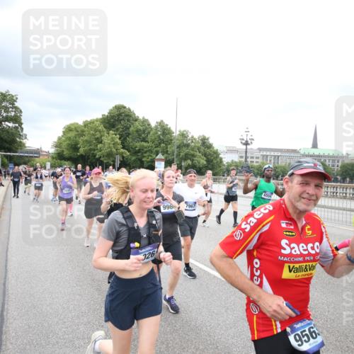 29.06.2025 - hella hamburg halbmarathon Jannik Wohlers http://msf.ph/oto/8502181 29.06.2025 10:58:20 Lombardsbrücke 1326, 1365, 1380, 1514, 1646, 2449, 2649, 2929, 3416, 3565, 4042, 4043, 4225, 4294, 5732, 6010, 6330, 6341, 6554, 6588, 6633, 6638, 6702, 6927, 7095, 7096, 7443, 7870, 7933, 7957, 7967, 8489, 8592, 8701, 8752, 9221, 9225, 9563, 9889, 9960, 9982, 10026, 11140, 12389, 12474, 12970, 13089, 13095, 13274, 13527, 13571, 13784, 13855, 15918, 15919, 16104, 16906, 16998, 17036, 17164, 17165, 17323, 17480, 17554, 17572, 17601, 17651, 17659, 17874 meine-sportfotos.de