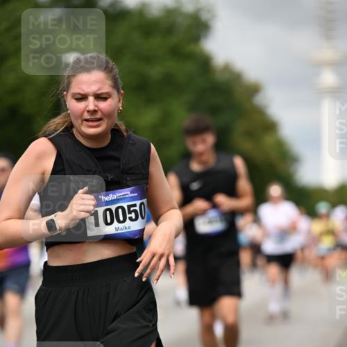 29.06.2025 - hella hamburg halbmarathon Dr. Thomas Lammeyer http://msf.ph/oto/8502191 29.06.2025 10:25:28 Kennedybrücke 1028, 1266, 1658, 2383, 2635, 2956, 3122, 3247, 3434, 3813, 4350, 4786, 5041, 5061, 5373, 5395, 5625, 5767, 6275, 6308, 7018, 7522, 7553, 7608, 7781, 8095, 8726, 8844, 9100, 9108, 9501, 9624, 10050, 10602, 10874 meine-sportfotos.de