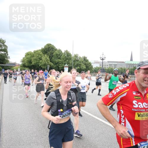 29.06.2025 - hella hamburg halbmarathon Jannik Wohlers http://msf.ph/oto/8502193 29.06.2025 10:58:20 Lombardsbrücke 1326, 1365, 1380, 1514, 1646, 2449, 2649, 2929, 3416, 3565, 4042, 4043, 4225, 4294, 5732, 6010, 6330, 6341, 6554, 6588, 6633, 6638, 6702, 6927, 7095, 7096, 7443, 7870, 7933, 7957, 7967, 8489, 8592, 8701, 8752, 9221, 9225, 9563, 9889, 9960, 9982, 10026, 11140, 12389, 12474, 12970, 13089, 13095, 13274, 13527, 13571, 13784, 13855, 15918, 15919, 16104, 16906, 16998, 17036, 17164, 17165, 17323, 17480, 17554, 17572, 17601, 17651, 17659, 17874 meine-sportfotos.de