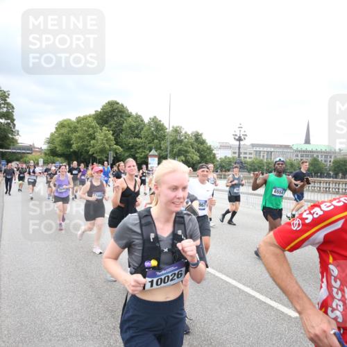 29.06.2025 - hella hamburg halbmarathon Jannik Wohlers http://msf.ph/oto/8502196 29.06.2025 10:58:20 Lombardsbrücke 1326, 1365, 1380, 1514, 1646, 2449, 2649, 2929, 3416, 3565, 4042, 4043, 4225, 4294, 5732, 6010, 6330, 6341, 6554, 6588, 6633, 6638, 6702, 6927, 7095, 7096, 7443, 7870, 7933, 7957, 7967, 8489, 8592, 8701, 8752, 9221, 9225, 9563, 9889, 9960, 9982, 10026, 11140, 12389, 12474, 12970, 13089, 13095, 13274, 13527, 13571, 13784, 13855, 15918, 15919, 16104, 16906, 16998, 17036, 17164, 17165, 17323, 17480, 17554, 17572, 17601, 17651, 17659, 17874 meine-sportfotos.de