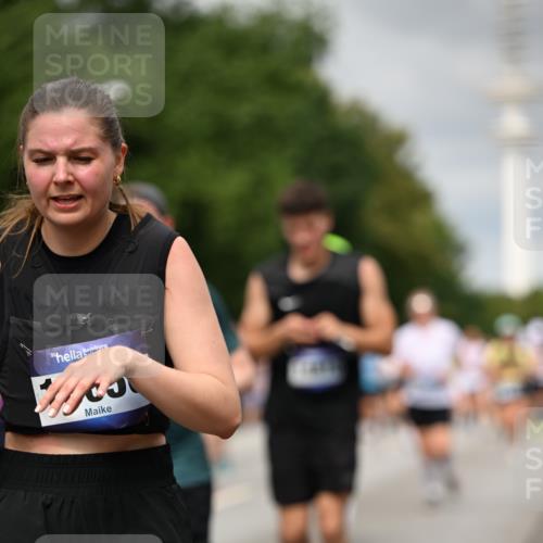 29.06.2025 - hella hamburg halbmarathon Dr. Thomas Lammeyer http://msf.ph/oto/8502200 29.06.2025 10:25:28 Kennedybrücke 1028, 1266, 1658, 2383, 2635, 2956, 3122, 3247, 3434, 3813, 4350, 4786, 5041, 5061, 5373, 5395, 5625, 5767, 6275, 6308, 7018, 7522, 7553, 7608, 7781, 8095, 8726, 8844, 9100, 9108, 9501, 9624, 10050, 10602, 10874 meine-sportfotos.de