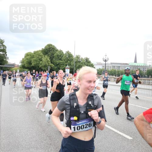 29.06.2025 - hella hamburg halbmarathon Jannik Wohlers http://msf.ph/oto/8502201 29.06.2025 10:58:20 Lombardsbrücke 1326, 1365, 1380, 1514, 1646, 2449, 2649, 2929, 3416, 3565, 4042, 4043, 4225, 4294, 5732, 6010, 6330, 6341, 6554, 6588, 6633, 6638, 6702, 6927, 7095, 7096, 7443, 7870, 7933, 7957, 7967, 8489, 8592, 8701, 8752, 9221, 9225, 9563, 9889, 9960, 9982, 10026, 11140, 12389, 12474, 12970, 13089, 13095, 13274, 13527, 13571, 13784, 13855, 15918, 15919, 16104, 16906, 16998, 17036, 17164, 17165, 17323, 17480, 17554, 17572, 17601, 17651, 17659, 17874 meine-sportfotos.de