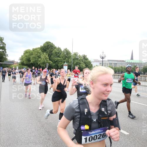 29.06.2025 - hella hamburg halbmarathon Jannik Wohlers http://msf.ph/oto/8502206 29.06.2025 10:58:20 Lombardsbrücke 1326, 1365, 1380, 1514, 1646, 2449, 2649, 2929, 3416, 3565, 4042, 4043, 4225, 4294, 5732, 6010, 6330, 6341, 6554, 6588, 6633, 6638, 6702, 6927, 7095, 7096, 7443, 7870, 7933, 7957, 7967, 8489, 8592, 8701, 8752, 9221, 9225, 9563, 9889, 9960, 9982, 10026, 11140, 12389, 12474, 12970, 13089, 13095, 13274, 13527, 13571, 13784, 13855, 15918, 15919, 16104, 16906, 16998, 17036, 17164, 17165, 17323, 17480, 17554, 17572, 17601, 17651, 17659, 17874 meine-sportfotos.de
