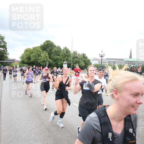 29.06.2025 - hella hamburg halbmarathon Jannik Wohlers http://msf.ph/oto/8502212 29.06.2025 10:58:20 Lombardsbrücke 1326, 1365, 1380, 1514, 1646, 2449, 2649, 2929, 3416, 3565, 4042, 4043, 4225, 4294, 5732, 6010, 6330, 6341, 6554, 6588, 6633, 6638, 6702, 6927, 7095, 7096, 7443, 7870, 7933, 7957, 7967, 8489, 8592, 8701, 8752, 9221, 9225, 9563, 9889, 9960, 9982, 10026, 11140, 12389, 12474, 12970, 13089, 13095, 13274, 13527, 13571, 13784, 13855, 15918, 15919, 16104, 16906, 16998, 17036, 17164, 17165, 17323, 17480, 17554, 17572, 17601, 17651, 17659, 17874 meine-sportfotos.de