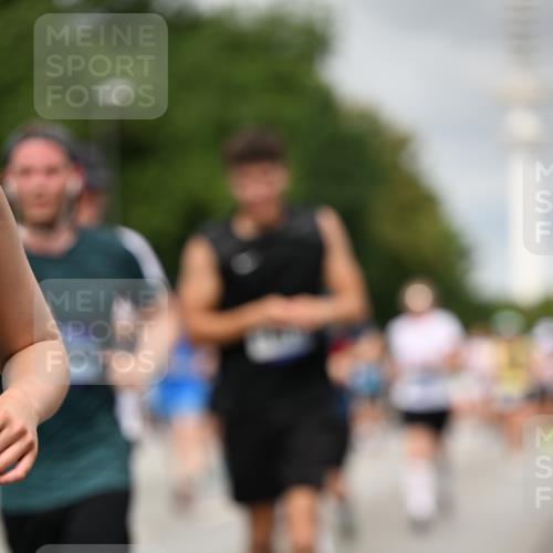 29.06.2025 - hella hamburg halbmarathon Dr. Thomas Lammeyer http://msf.ph/oto/8502215 29.06.2025 10:25:29 Kennedybrücke 1028, 1266, 1658, 2271, 2383, 2635, 2956, 3122, 3247, 3434, 3813, 4350, 4786, 5041, 5061, 5373, 5395, 5625, 5767, 5957, 7018, 7228, 7522, 7553, 7608, 7781, 8095, 8726, 8844, 9100, 9108, 9501, 9624, 10050, 10602, 10874 meine-sportfotos.de
