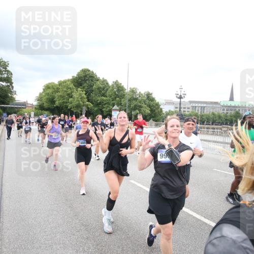 29.06.2025 - hella hamburg halbmarathon Jannik Wohlers http://msf.ph/oto/8502219 29.06.2025 10:58:20 Lombardsbrücke 1326, 1365, 1380, 1514, 1646, 2449, 2649, 2929, 3416, 3565, 4042, 4043, 4225, 4294, 5732, 6010, 6330, 6341, 6554, 6588, 6633, 6638, 6702, 6927, 7095, 7096, 7443, 7870, 7933, 7957, 7967, 8489, 8592, 8701, 8752, 9221, 9225, 9563, 9889, 9960, 9982, 10026, 11140, 12389, 12474, 12970, 13089, 13095, 13274, 13527, 13571, 13784, 13855, 15918, 15919, 16104, 16906, 16998, 17036, 17164, 17165, 17323, 17480, 17554, 17572, 17601, 17651, 17659, 17874 meine-sportfotos.de