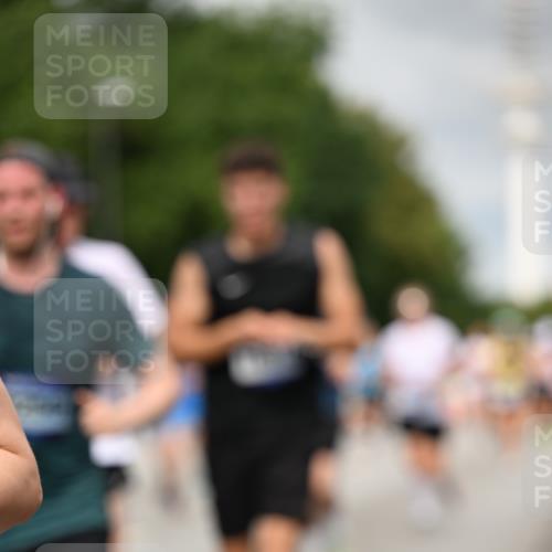 29.06.2025 - hella hamburg halbmarathon Dr. Thomas Lammeyer http://msf.ph/oto/8502220 29.06.2025 10:25:29 Kennedybrücke 1028, 1266, 1658, 2271, 2383, 2635, 2956, 3122, 3247, 3434, 3813, 4350, 4786, 5041, 5061, 5373, 5395, 5625, 5767, 5957, 7018, 7228, 7522, 7553, 7608, 7781, 8095, 8726, 8844, 9100, 9108, 9501, 9624, 10050, 10602, 10874 meine-sportfotos.de