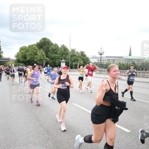 29.06.2025 - hella hamburg halbmarathon Jannik Wohlers http://msf.ph/oto/8502225 29.06.2025 10:58:21 Lombardsbrücke 1326, 1365, 1380, 1514, 1646, 2449, 2649, 2929, 3416, 3565, 4042, 4043, 4225, 4294, 5732, 6010, 6330, 6341, 6554, 6588, 6633, 6638, 6702, 6927, 7095, 7096, 7443, 7933, 7957, 7967, 8489, 8592, 8701, 8752, 9221, 9225, 9563, 9889, 9960, 9982, 10026, 11140, 12389, 12474, 12970, 13089, 13095, 13274, 13527, 13571, 13784, 13855, 15918, 15919, 16104, 16906, 16998, 17036, 17164, 17165, 17323, 17480, 17554, 17572, 17601, 17651, 17659, 17874, 18051 meine-sportfotos.de