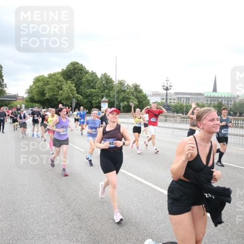 29.06.2025 - hella hamburg halbmarathon Jannik Wohlers http://msf.ph/oto/8502227 29.06.2025 10:58:21 Lombardsbrücke 1326, 1365, 1380, 1514, 1646, 2449, 2649, 2929, 3416, 3565, 4042, 4043, 4225, 4294, 5732, 6010, 6330, 6341, 6554, 6588, 6633, 6638, 6702, 6927, 7095, 7096, 7443, 7933, 7957, 7967, 8489, 8592, 8701, 8752, 9221, 9225, 9563, 9889, 9960, 9982, 10026, 11140, 12389, 12474, 12970, 13089, 13095, 13274, 13527, 13571, 13784, 13855, 15918, 15919, 16104, 16906, 16998, 17036, 17164, 17165, 17323, 17480, 17554, 17572, 17601, 17651, 17659, 17874, 18051 meine-sportfotos.de