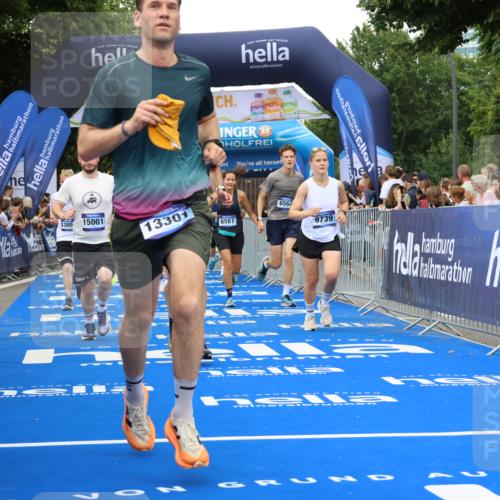 29.06.2025 - hella hamburg halbmarathon Strokosch-Dieckow http://msf.ph/oto/8502237 29.06.2025 10:52:32 Ziel 2346, 2670, 3715, 3952, 6561, 6562, 7178, 7232, 7475, 8371, 8661, 9145, 9739, 9876, 10115, 11459, 11689, 11791, 12450, 13015, 13051, 13301, 14122, 14561, 15001, 15980, 18982 meine-sportfotos.de