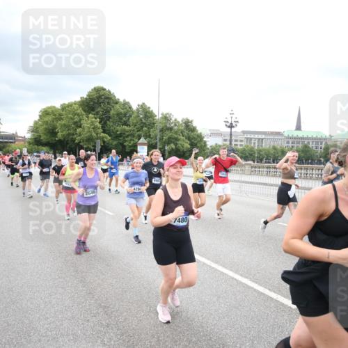 29.06.2025 - hella hamburg halbmarathon Jannik Wohlers http://msf.ph/oto/8502238 29.06.2025 10:58:21 Lombardsbrücke 1326, 1365, 1380, 1514, 1646, 2449, 2649, 2929, 3416, 3565, 4042, 4043, 4225, 4294, 5732, 6010, 6330, 6341, 6554, 6588, 6633, 6638, 6702, 6927, 7095, 7096, 7443, 7933, 7957, 7967, 8489, 8592, 8701, 8752, 9221, 9225, 9563, 9889, 9960, 9982, 10026, 11140, 12389, 12474, 12970, 13089, 13095, 13274, 13527, 13571, 13784, 13855, 15918, 15919, 16104, 16906, 16998, 17036, 17164, 17165, 17323, 17480, 17554, 17572, 17601, 17651, 17659, 17874, 18051 meine-sportfotos.de