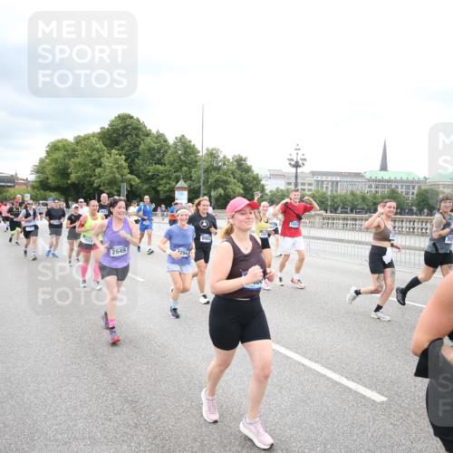 29.06.2025 - hella hamburg halbmarathon Jannik Wohlers http://msf.ph/oto/8502240 29.06.2025 10:58:21 Lombardsbrücke 1326, 1365, 1380, 1514, 1646, 2449, 2649, 2929, 3416, 3565, 4042, 4043, 4225, 4294, 5732, 6010, 6330, 6341, 6554, 6588, 6633, 6638, 6702, 6927, 7095, 7096, 7443, 7933, 7957, 7967, 8489, 8592, 8701, 8752, 9221, 9225, 9563, 9889, 9960, 9982, 10026, 11140, 12389, 12474, 12970, 13089, 13095, 13274, 13527, 13571, 13784, 13855, 15918, 15919, 16104, 16906, 16998, 17036, 17164, 17165, 17323, 17480, 17554, 17572, 17601, 17651, 17659, 17874, 18051 meine-sportfotos.de