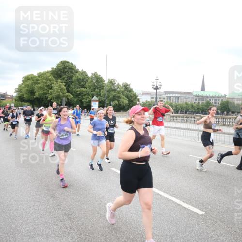 29.06.2025 - hella hamburg halbmarathon Jannik Wohlers http://msf.ph/oto/8502246 29.06.2025 10:58:21 Lombardsbrücke 1326, 1365, 1380, 1514, 1646, 2449, 2649, 2929, 3416, 3565, 4042, 4043, 4225, 4294, 5732, 6010, 6330, 6341, 6554, 6588, 6633, 6638, 6702, 6927, 7095, 7096, 7443, 7933, 7957, 7967, 8489, 8592, 8701, 8752, 9221, 9225, 9563, 9889, 9960, 9982, 10026, 11140, 12389, 12474, 12970, 13089, 13095, 13274, 13527, 13571, 13784, 13855, 15918, 15919, 16104, 16906, 16998, 17036, 17164, 17165, 17323, 17480, 17554, 17572, 17601, 17651, 17659, 17874, 18051 meine-sportfotos.de