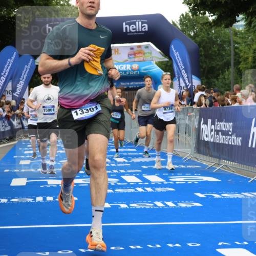 29.06.2025 - hella hamburg halbmarathon Strokosch-Dieckow http://msf.ph/oto/8502255 29.06.2025 10:52:32 Ziel 2346, 2670, 3715, 3952, 6561, 6562, 7178, 7232, 7475, 8371, 8661, 9145, 9739, 9876, 10115, 11459, 11689, 11791, 12450, 13015, 13051, 13301, 14122, 14561, 15001, 15980, 18982 meine-sportfotos.de