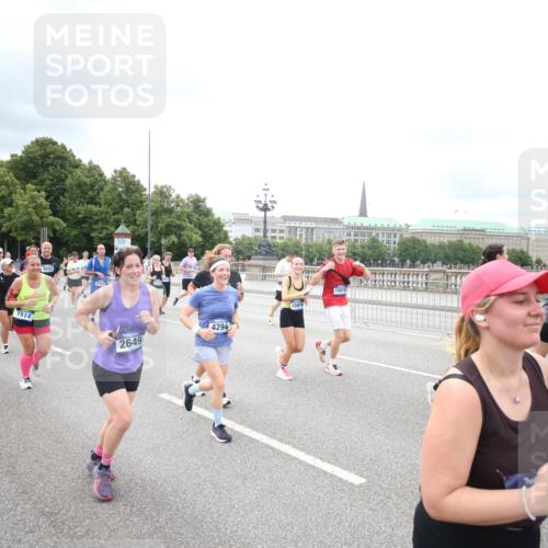29.06.2025 - hella hamburg halbmarathon Jannik Wohlers http://msf.ph/oto/8502257 29.06.2025 10:58:22 Lombardsbrücke 1326, 1365, 1380, 1514, 2057, 2449, 2649, 2929, 3416, 3565, 4042, 4043, 4225, 4294, 6010, 6330, 6341, 6554, 6588, 6633, 6638, 6702, 6927, 7095, 7096, 7443, 7933, 7957, 7967, 8489, 8592, 8752, 9221, 9563, 9889, 9960, 9982, 10026, 11140, 12389, 12474, 12970, 13089, 13095, 13274, 13527, 13571, 13784, 13855, 15918, 15919, 16104, 16906, 16998, 17036, 17164, 17165, 17323, 17480, 17554, 17572, 17601, 17651, 17659, 17874, 18051 meine-sportfotos.de
