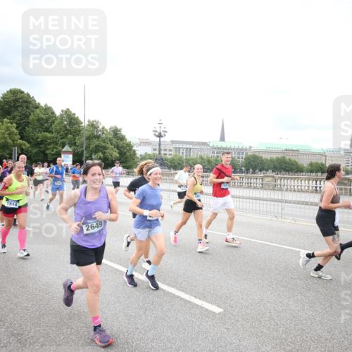 29.06.2025 - hella hamburg halbmarathon Jannik Wohlers http://msf.ph/oto/8502269 29.06.2025 10:58:22 Lombardsbrücke 1326, 1365, 1380, 1514, 2057, 2449, 2649, 2929, 3416, 3565, 4042, 4043, 4225, 4294, 6010, 6330, 6341, 6554, 6588, 6633, 6638, 6702, 6927, 7095, 7096, 7443, 7933, 7957, 7967, 8489, 8592, 8752, 9221, 9563, 9889, 9960, 9982, 10026, 11140, 12389, 12474, 12970, 13089, 13095, 13274, 13527, 13571, 13784, 13855, 15918, 15919, 16104, 16906, 16998, 17036, 17164, 17165, 17323, 17480, 17554, 17572, 17601, 17651, 17659, 17874, 18051 meine-sportfotos.de