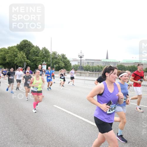 29.06.2025 - hella hamburg halbmarathon Jannik Wohlers http://msf.ph/oto/8502273 29.06.2025 10:58:22 Lombardsbrücke 1326, 1365, 1380, 1514, 2057, 2449, 2649, 2929, 3416, 3565, 4042, 4043, 4225, 4294, 6010, 6330, 6341, 6554, 6588, 6633, 6638, 6702, 6927, 7095, 7096, 7443, 7933, 7957, 7967, 8489, 8592, 8752, 9221, 9563, 9889, 9960, 9982, 10026, 11140, 12389, 12474, 12970, 13089, 13095, 13274, 13527, 13571, 13784, 13855, 15918, 15919, 16104, 16906, 16998, 17036, 17164, 17165, 17323, 17480, 17554, 17572, 17601, 17651, 17659, 17874, 18051 meine-sportfotos.de