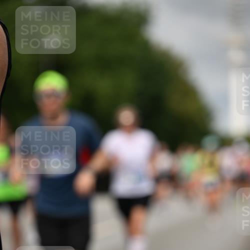 29.06.2025 - hella hamburg halbmarathon Dr. Thomas Lammeyer http://msf.ph/oto/8502285 29.06.2025 10:25:31 Kennedybrücke 1028, 1266, 1658, 2271, 2383, 2635, 2956, 3122, 3247, 3434, 3817, 4350, 4786, 5041, 5061, 5373, 5395, 5767, 5957, 6086, 7018, 7228, 7522, 7553, 7781, 8095, 8726, 8844, 9100, 9108, 9501, 9624, 10050, 10874 meine-sportfotos.de
