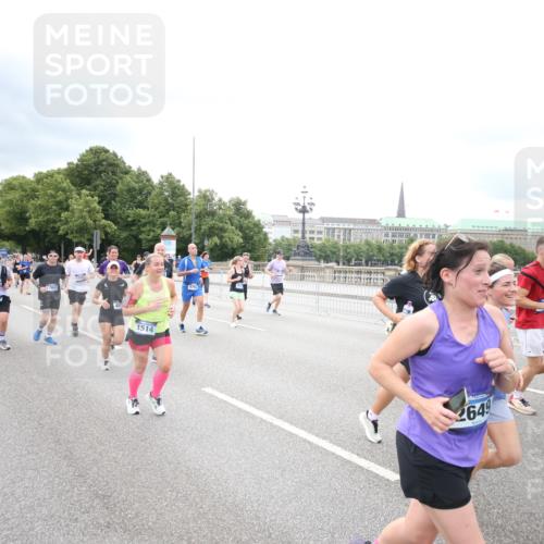 29.06.2025 - hella hamburg halbmarathon Jannik Wohlers http://msf.ph/oto/8502286 29.06.2025 10:58:23 Lombardsbrücke 1326, 1365, 1380, 1514, 2057, 2649, 2929, 3416, 3565, 4042, 4043, 4225, 4294, 6010, 6330, 6341, 6554, 6588, 6633, 6638, 6702, 6927, 7095, 7096, 7443, 7933, 7957, 7967, 8489, 8545, 8547, 8592, 8752, 9221, 9563, 9889, 9960, 9982, 10026, 11140, 12389, 12474, 12970, 13089, 13095, 13274, 13527, 13571, 13784, 13855, 15918, 15919, 16104, 16906, 17036, 17164, 17165, 17323, 17480, 17554, 17572, 17601, 17651, 17659, 17874, 18051 meine-sportfotos.de