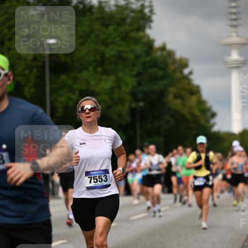 29.06.2025 - hella hamburg halbmarathon Dr. Thomas Lammeyer http://msf.ph/oto/8502289 29.06.2025 10:25:32 Kennedybrücke 1028, 1266, 1658, 2271, 2383, 2635, 2956, 3122, 3434, 3817, 4350, 4786, 5041, 5061, 5373, 5395, 5493, 5767, 5957, 6086, 7018, 7228, 7522, 7553, 7781, 8095, 8726, 8844, 9100, 9108, 9624, 10050, 10874 meine-sportfotos.de