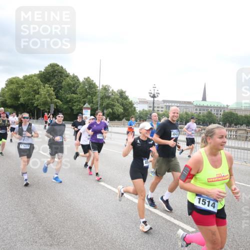 29.06.2025 - hella hamburg halbmarathon Jannik Wohlers http://msf.ph/oto/8502291 29.06.2025 10:58:24 Lombardsbrücke 1326, 1365, 1380, 1514, 2057, 2649, 2929, 3416, 3565, 4042, 4043, 4225, 4294, 4577, 4648, 6330, 6341, 6554, 6588, 6633, 6638, 6702, 6927, 7095, 7096, 7443, 7957, 7967, 8489, 8545, 8547, 8592, 8752, 9221, 9563, 9960, 9982, 10026, 11140, 12389, 12474, 12759, 12970, 13089, 13095, 13274, 13527, 13571, 13784, 15065, 15918, 15919, 16104, 16906, 17036, 17164, 17165, 17323, 17554, 17572, 17601, 17651, 17659, 17874, 18051 meine-sportfotos.de